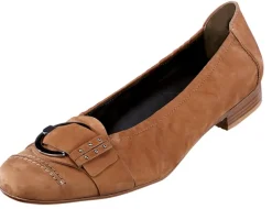 Bequemer Ballerina mit großer Metallzierschließe